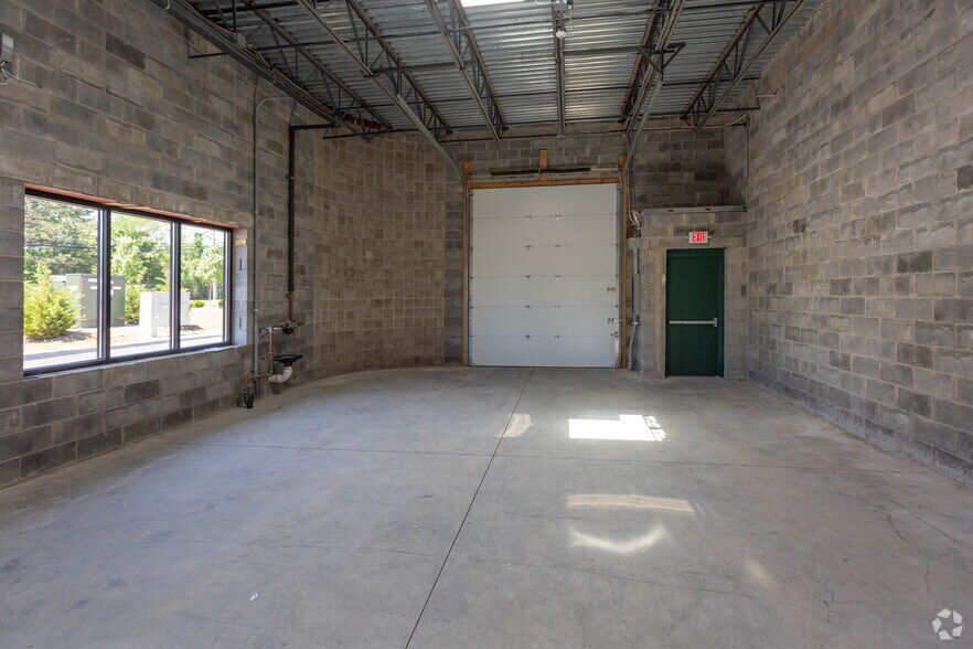 More Photos Of 46-48 Windsor Pl, Central Islip Unknown For Lease