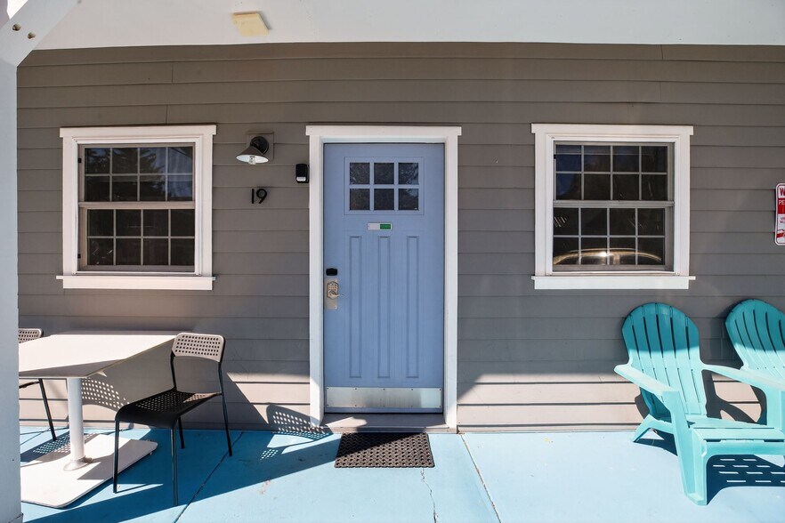 More Photos Of 220 Midland Ave, Basalt Hotel For Sale