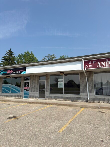 More Photos Of 106 Drynan Way, Leeds and The Thousand Islands Storefront For Lease