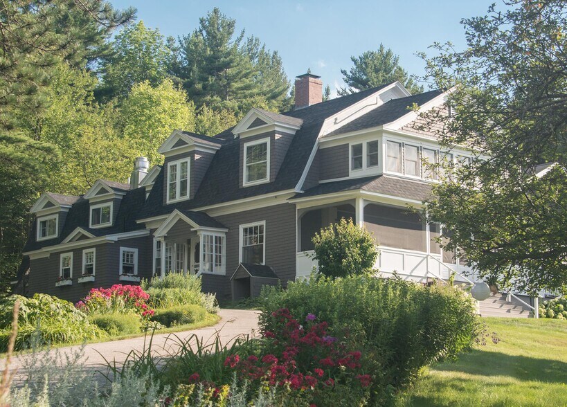 Primary Photo Of 136 Stewart Rd, Eaton Center Hotel For Sale