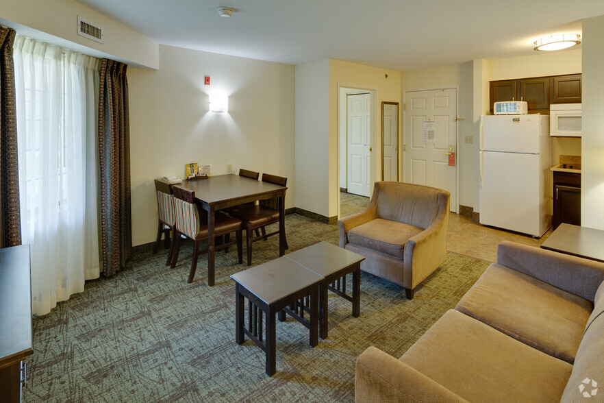 More Photos Of 300 W Romeo B Garrett Ave, Peoria Hotel For Sale