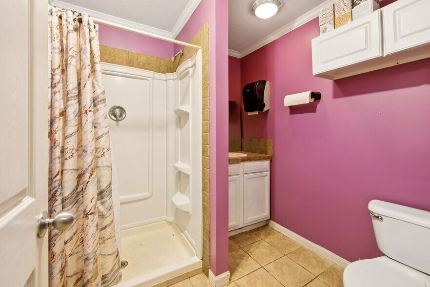 More Photos Of 220 Public Sq, Lafayette General Retail For Sale