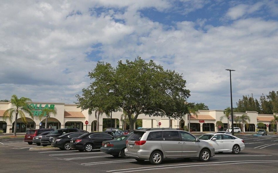 More Photos Of 4802-4908 N Kings Hwy, Fort Pierce General Retail For Lease