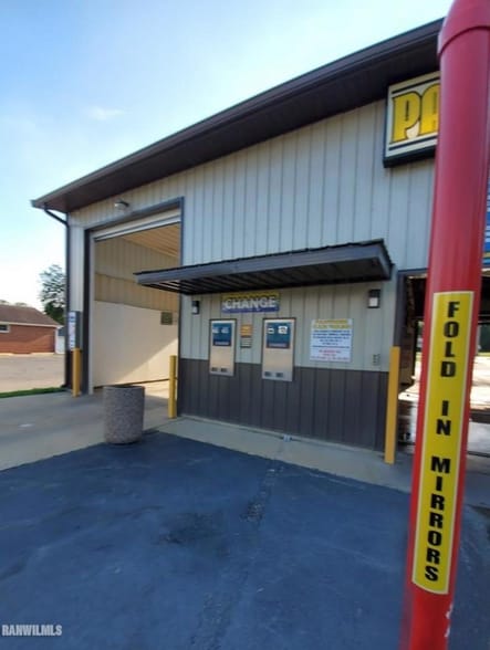 More Photos Of 911 S Logan St, Lena Carwash For Sale