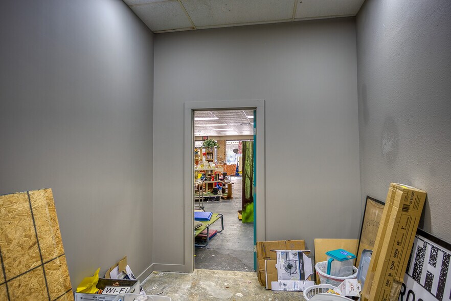 More Photos Of 307 E Goliad Ave, Crockett Storefront For Sale