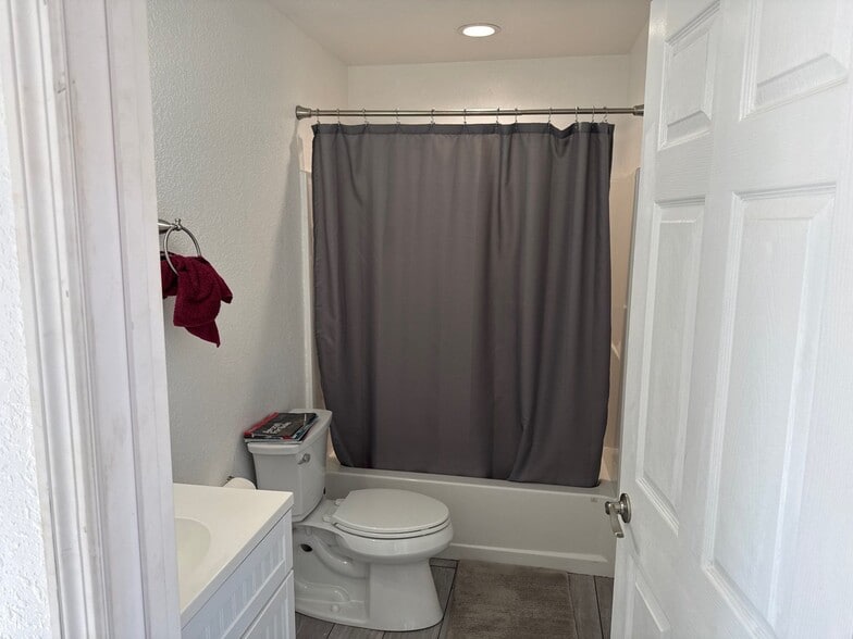 More Photos Of 460 N Franklin St, Sebring Warehouse For Sale