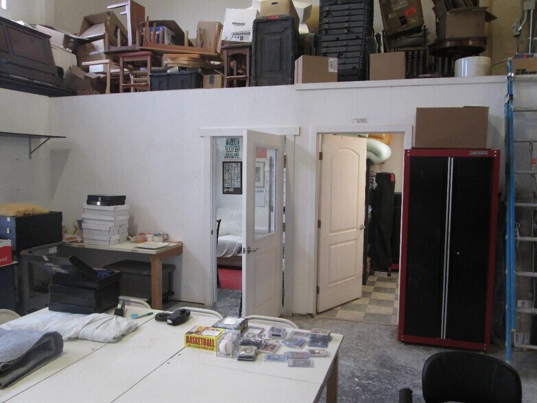 More Photos Of 2693 Delta Ring Rd, Ferndale Warehouse For Lease
