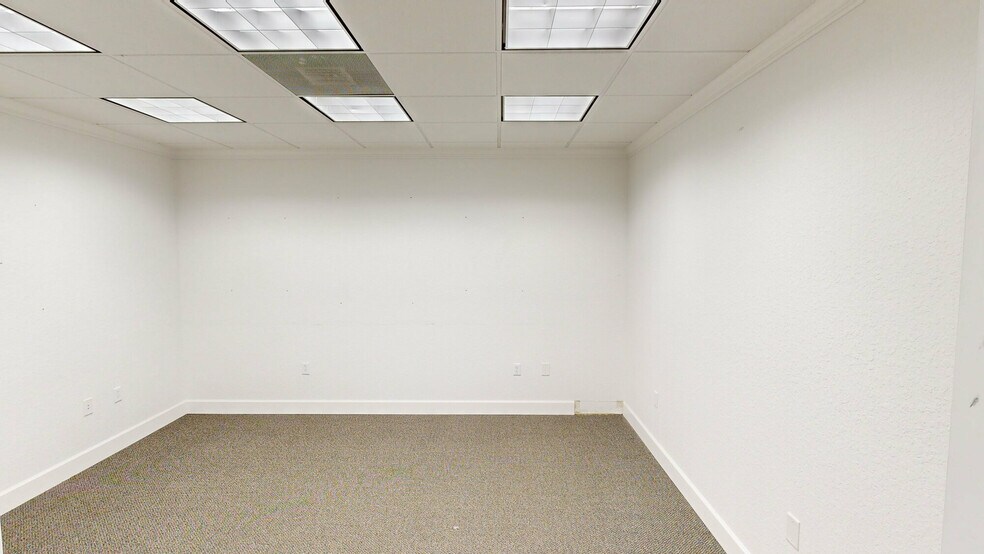 More Photos Of 5151 S Lakeland Dr, Lakeland Office For Sale