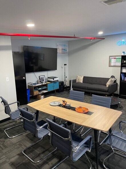More Photos Of 586 Pleasant St, Watertown Flex For Sale