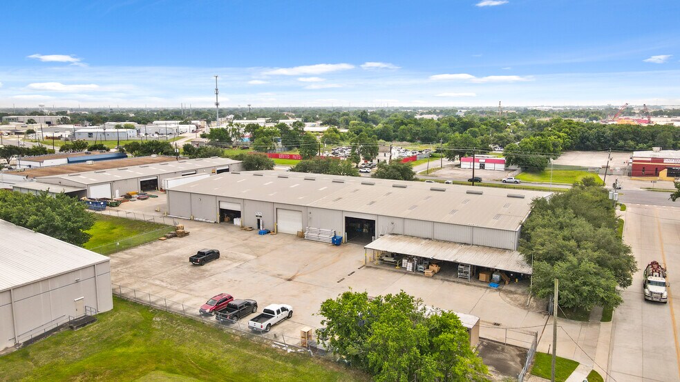 More Photos Of 9201 Winkler Dr, Houston Warehouse For Sale