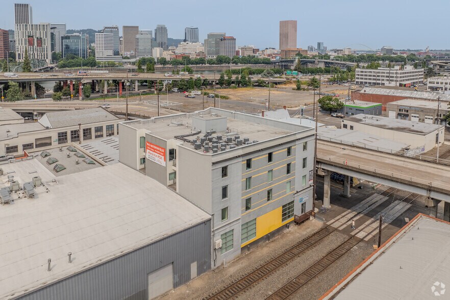 More Photos Of 80 SE Madison St, Portland Loft Creative Space For Lease