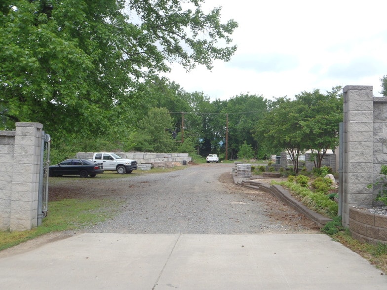 More Photos Of 2017-2023 N Davidson St, Charlotte Flex For Lease