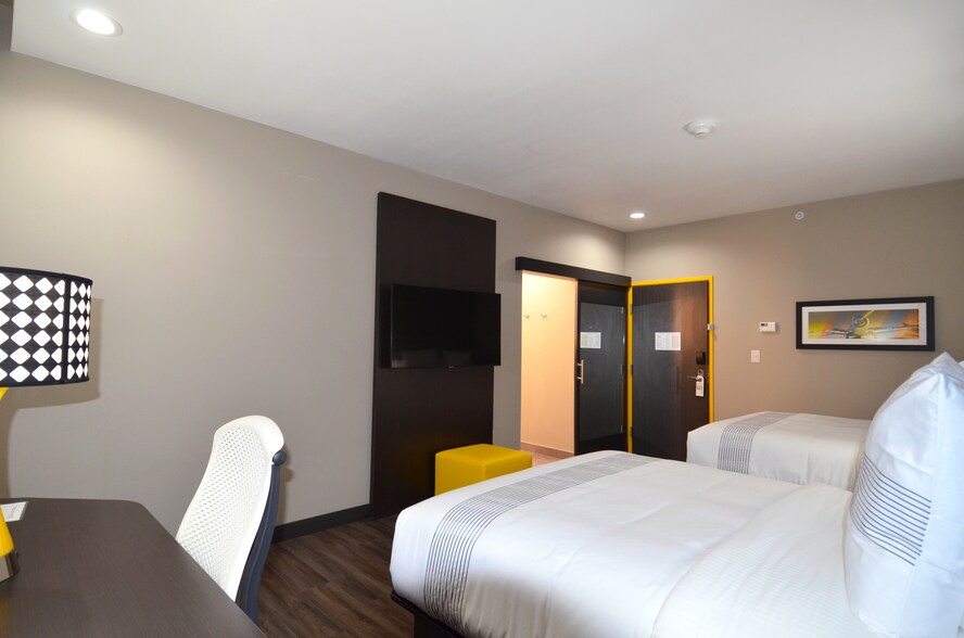 More Photos Of 123 W Maine Ave, Enid Hotel For Sale