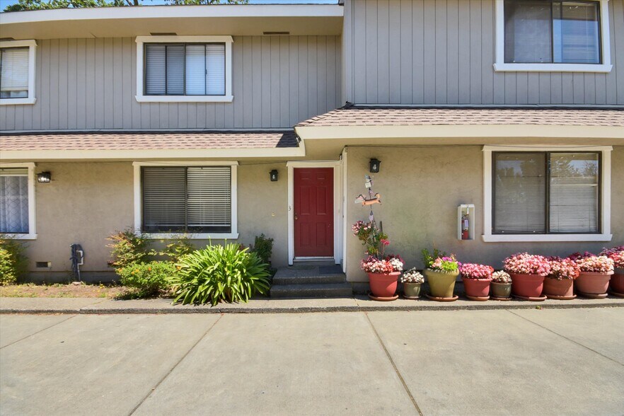 More Photos Of 1052 7th St, Novato Multifamily For Sale