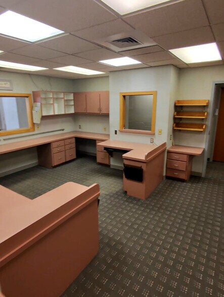 More Photos Of 923-931 Farmington Ave, Bristol Medical For Lease