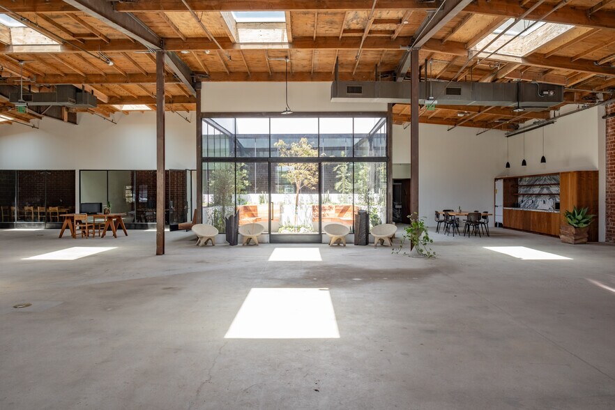 More Photos Of 5909 Blackwelder St, Culver City Office For Sale