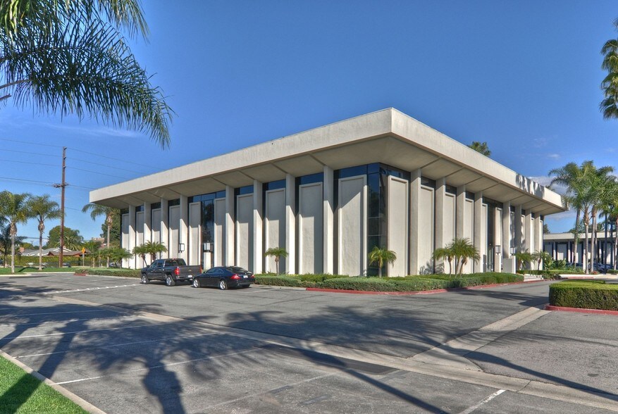 More Photos Of 17782 E 17th St, Tustin Office For Lease