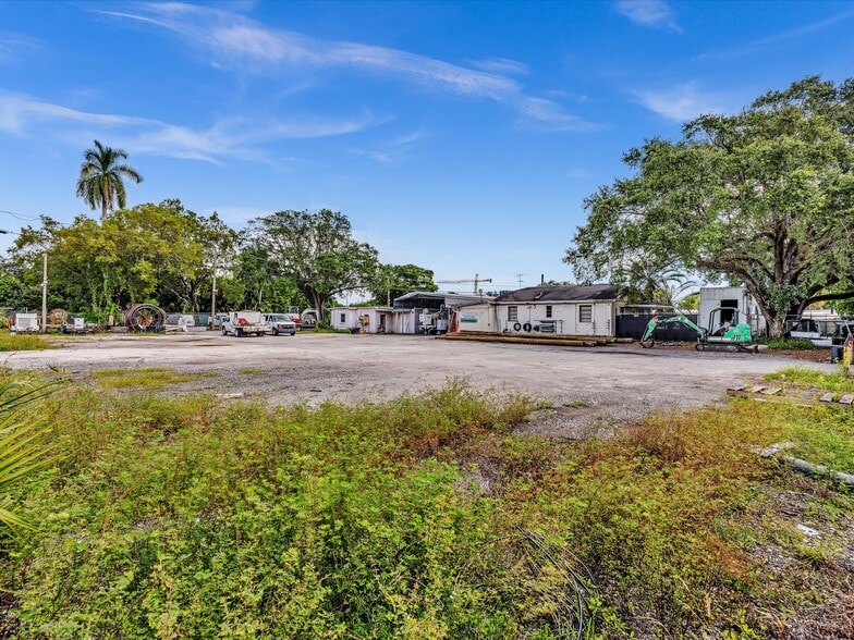 More Photos Of 4901 SW 51st St, Davie Warehouse For Sale