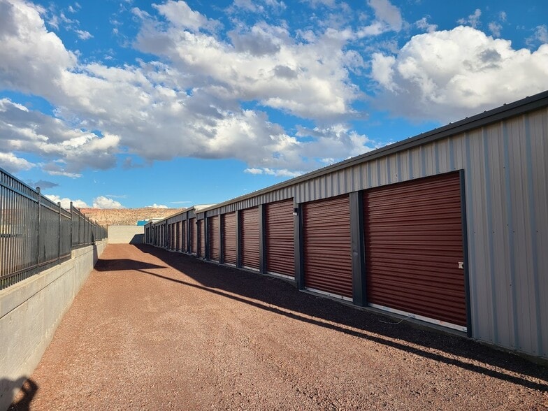 Primary Photo Of 1385 Field ave, Hildale Self Storage For Sale