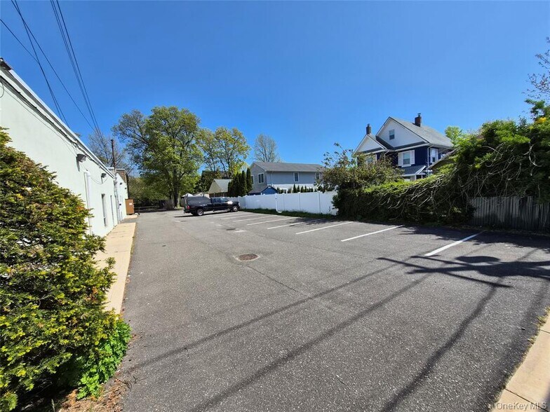 More Photos Of 121 W Oak St, Amityville Office For Sale