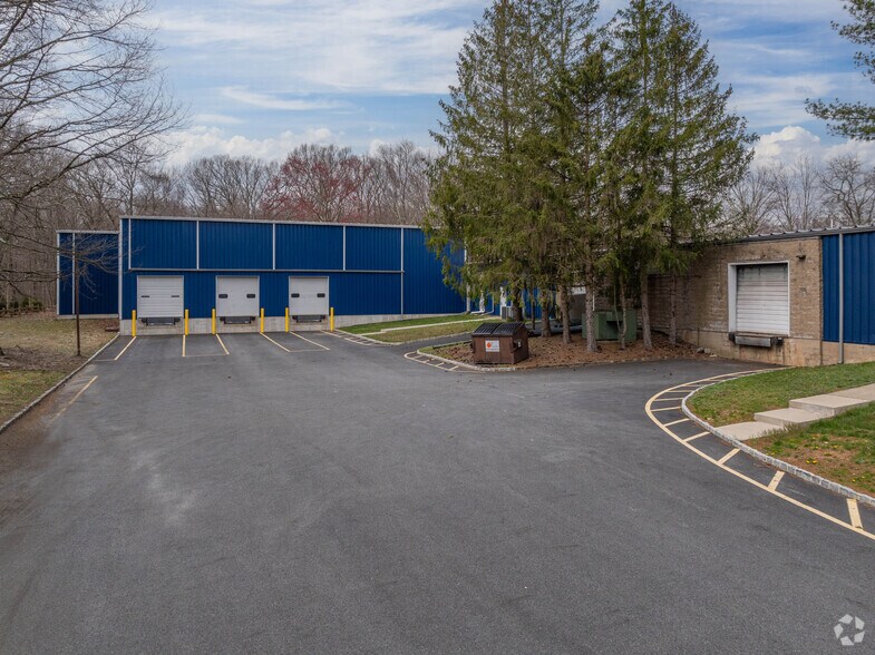 More Photos Of 5 Mars Ct, Montville Warehouse For Lease