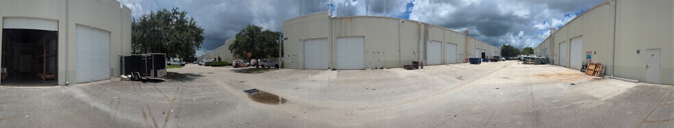 More Photos Of 585 NW Mercantile Pl, Port Saint Lucie Light Manufacturing For Sale