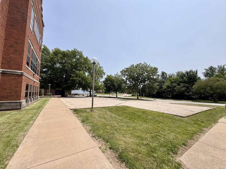 More Photos Of 208 S Johnson St, Macomb Schools For Sale