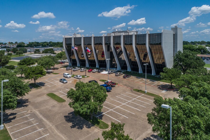 More Photos Of 1800 Teague Dr, Sherman Office For Lease