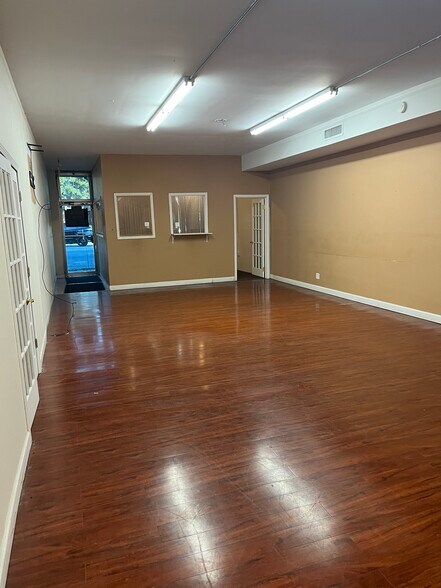 More Photos Of 10700-10710 S Western Ave, Chicago General Retail For Lease