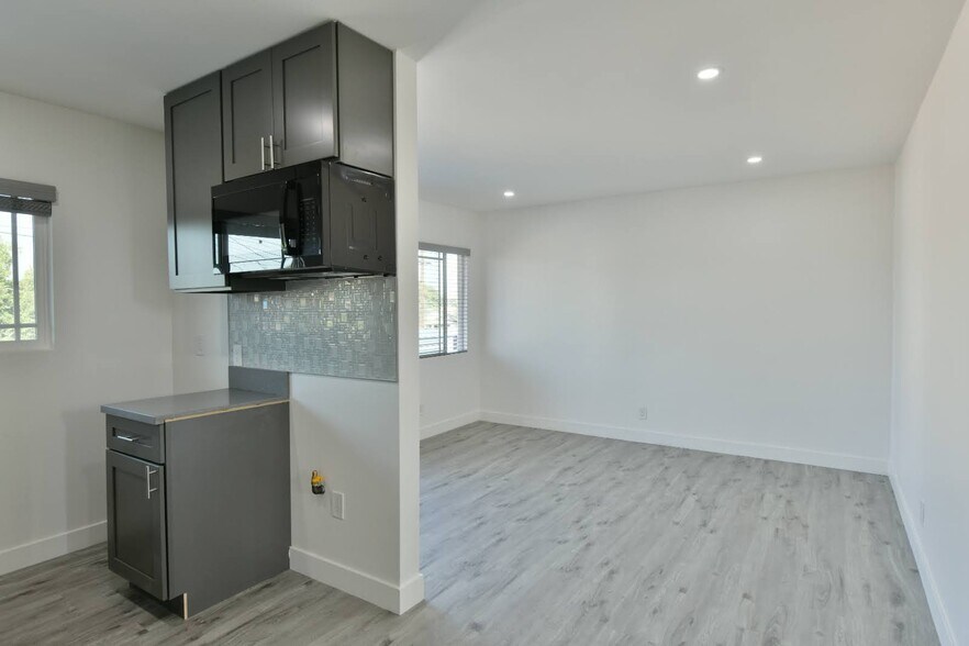 More Photos Of 6221 Corona Ave, Bell Apartments For Sale