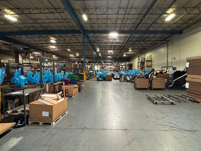 More Photos Of 1459 NW Sundial Rd, Troutdale Warehouse For Lease