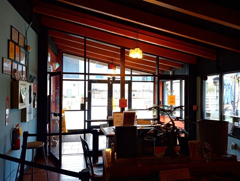 More Photos Of 65 W Fairmont Ave, Savannah Restaurant For Sale