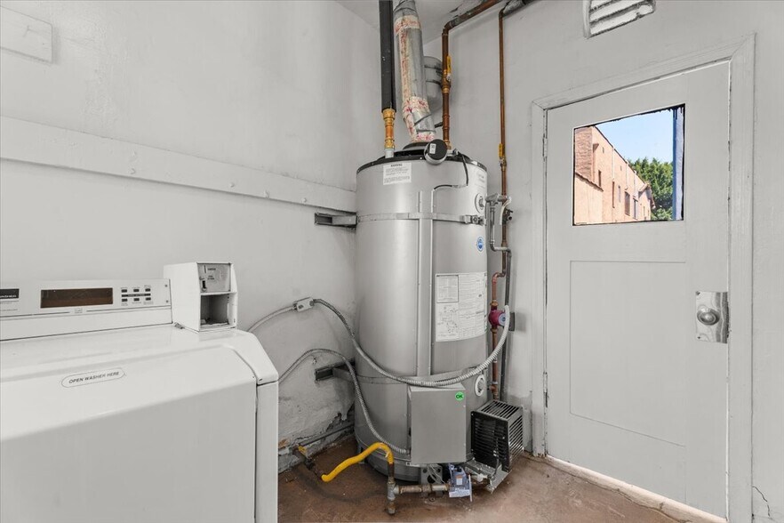 More Photos Of 630 S Cochran Ave, Los Angeles Apartments For Sale