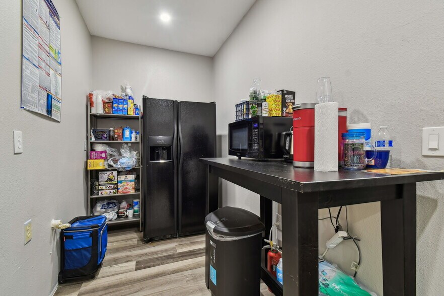 More Photos Of 6520 US Highway 301, Riverview General Retail For Sale