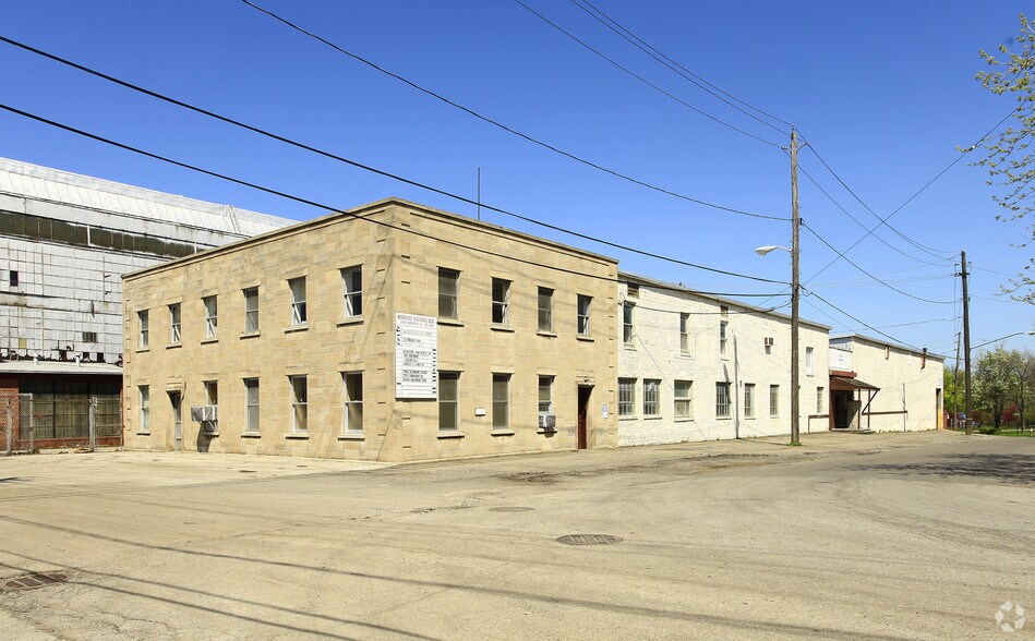 More Photos Of 1 W Interstate St, Bedford Warehouse For Lease