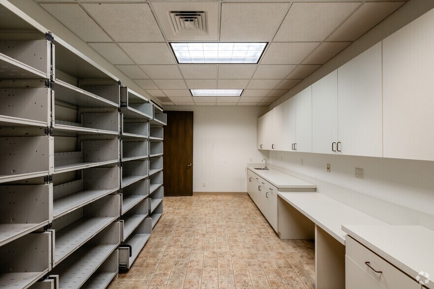 More Photos Of 100 N Broadway St, Wichita Office For Lease