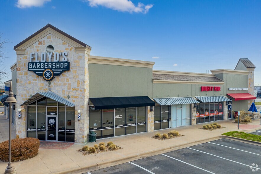 More Photos Of Brodie Ln @ SEC Brodie Ln & Hwy 290 W, Sunset Valley Unknown For Lease