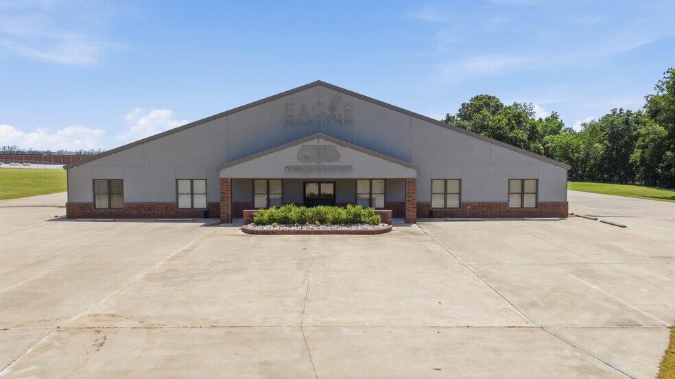 Primary Photo Of 370690 E Old Highway 64, Cleveland Office For Sale