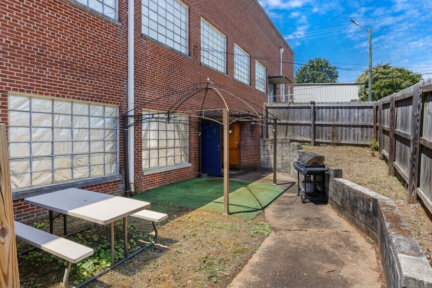 More Photos Of 419 N Raleigh Ave, Sheffield Specialty For Sale