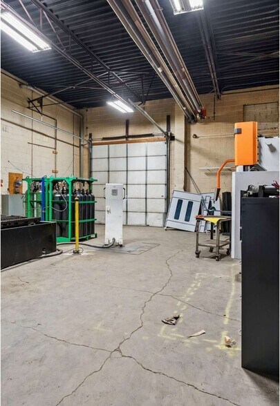 More Photos Of 51 Covington St, Hamilton Warehouse For Sale