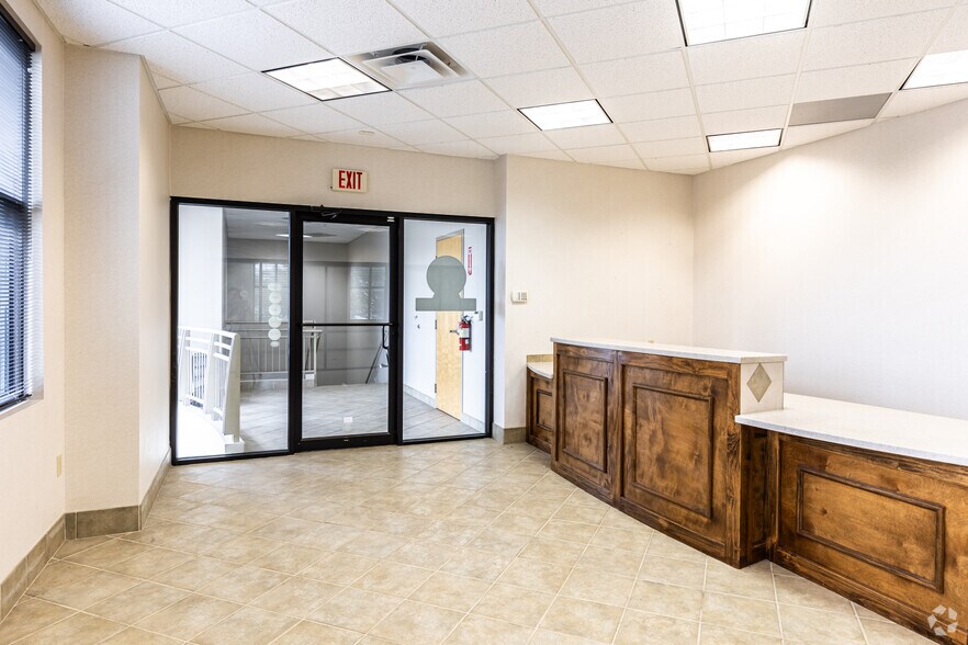More Photos Of 831 NE Woods Chapel Rd, Lee's Summit Office For Lease