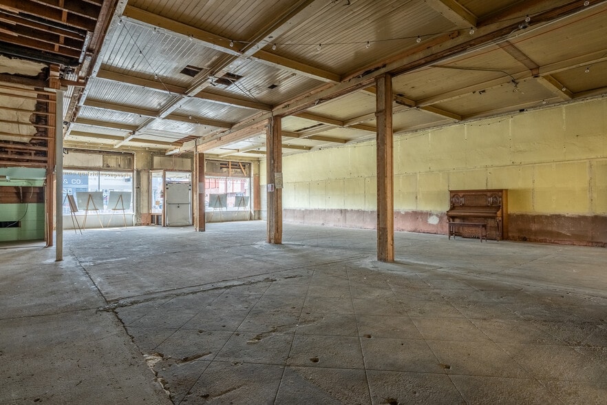 More Photos Of 162 N Main St, Bishop General Retail For Sale