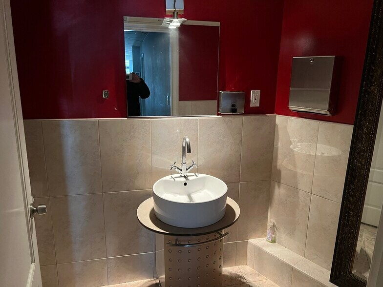 More Photos Of 92-29 Queens Blvd, Rego Park Apartments For Lease