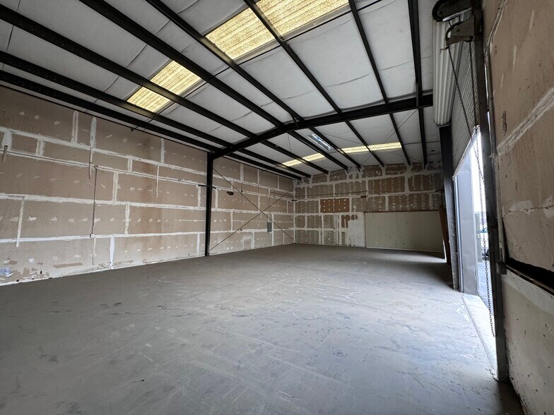 More Photos Of 5753-5755 W Barstow Ave, Fresno Warehouse For Lease