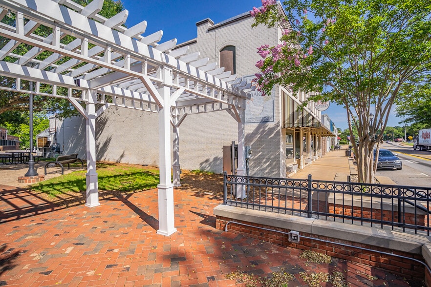 More Photos Of 3840 Highway 42, Locust Grove Restaurant For Sale