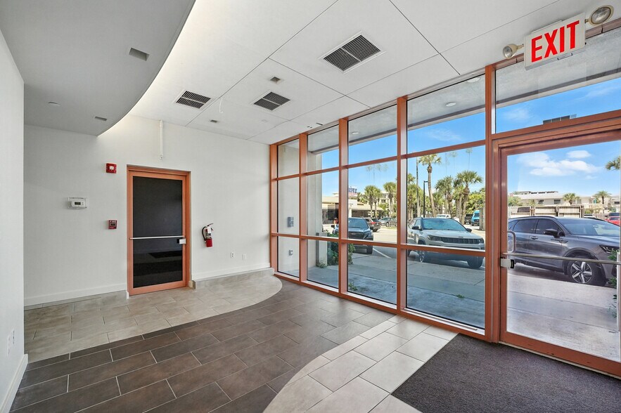 More Photos Of 320 1st St N, Jacksonville Beach Office Residential For Sale