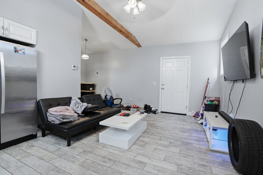 More Photos Of 632 Fall River Ave, Seekonk Apartments For Sale
