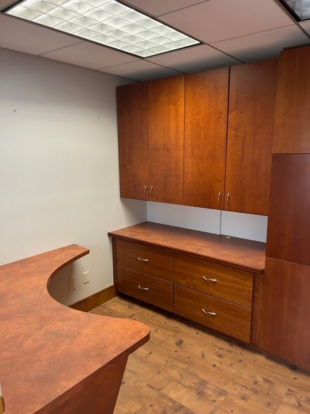 More Photos Of 4865 Cordell Ave, Bethesda Storefront Retail Office For Lease