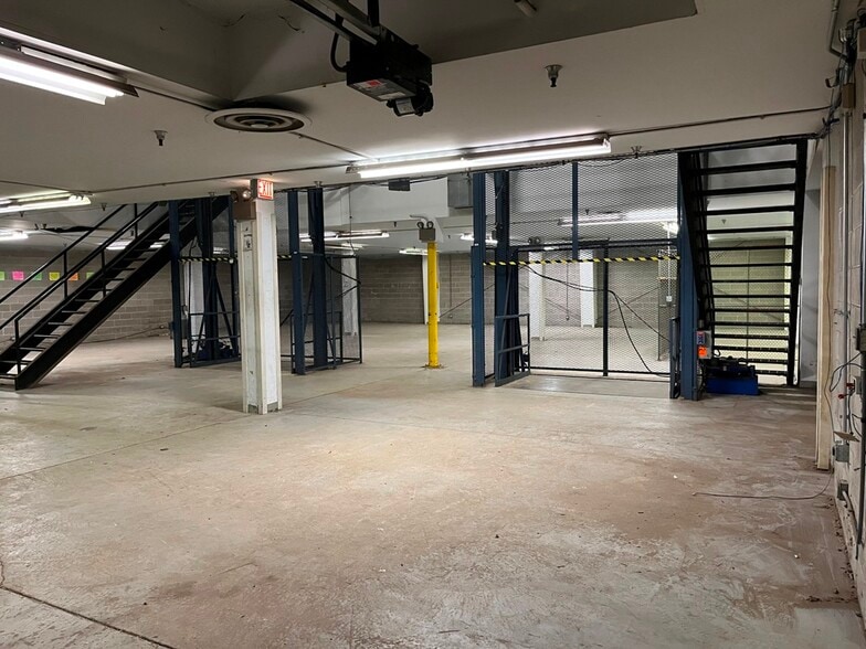 More Photos Of 822 W Wilson Ave, Chicago Warehouse For Lease