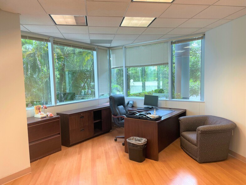 More Photos Of 20803 Biscayne Blvd, Aventura Office For Lease